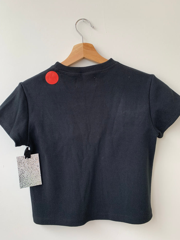 BROOK black t-shirt - SAMPLE- XS with defect at back neck seam and stain at back